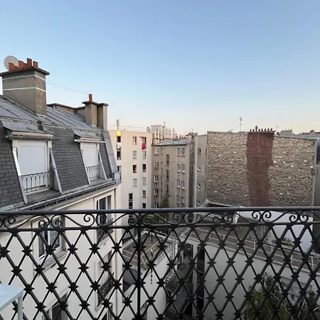 Cosy Apt With Balcony - 2 Minutes From Metro Station