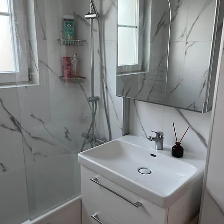 Apartment Cosy Apt With Balcony - 2 Minutes From Metro Station *